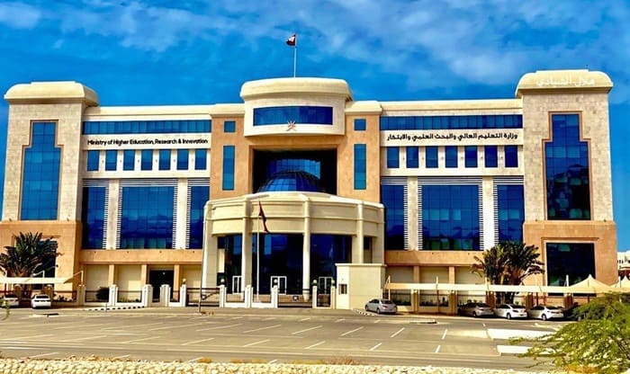 الدليل الاسترشادي الخاص بالمنح الدراسية المخصصة للطلبة الدوليين غير المقيمين بسلطنة عمان الدليل الاسترشادي الخاص بالمنح الدراسية المخصصة للطلبة الدوليين غير المقيمين بسلطنة عمان